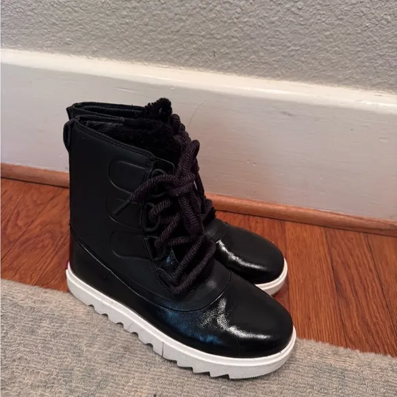 $210 Sorel Joan of Arctic Next Lite ankle boot fur black winter snow shearling