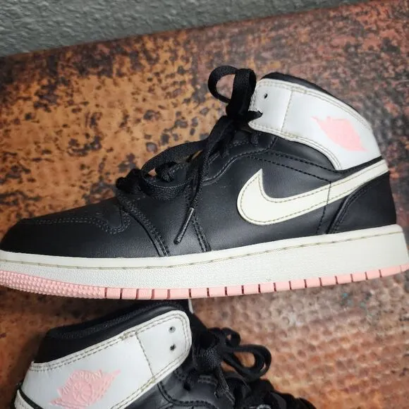 Air Jordan 1 Mid GS 'Arctic Punch'