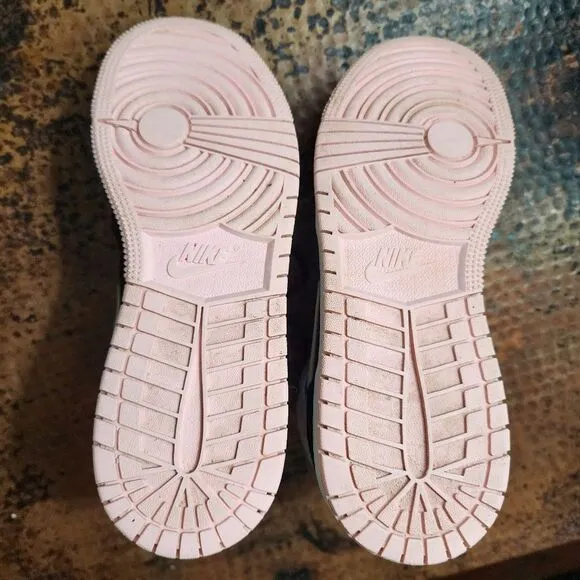 Air Jordan 1 Mid GS 'Arctic Punch'