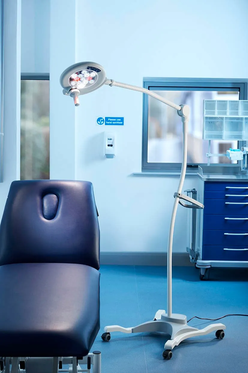 Brandon Medical - Astralite Minor Surgical Lamp, mobile mounted (70 / 100 Klux)