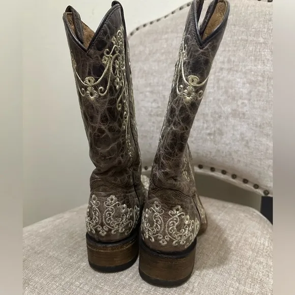 Corral embroidered boots, girls size 4. Good condition