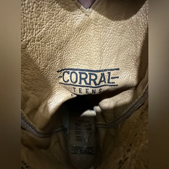 Corral embroidered boots, girls size 4. Good condition