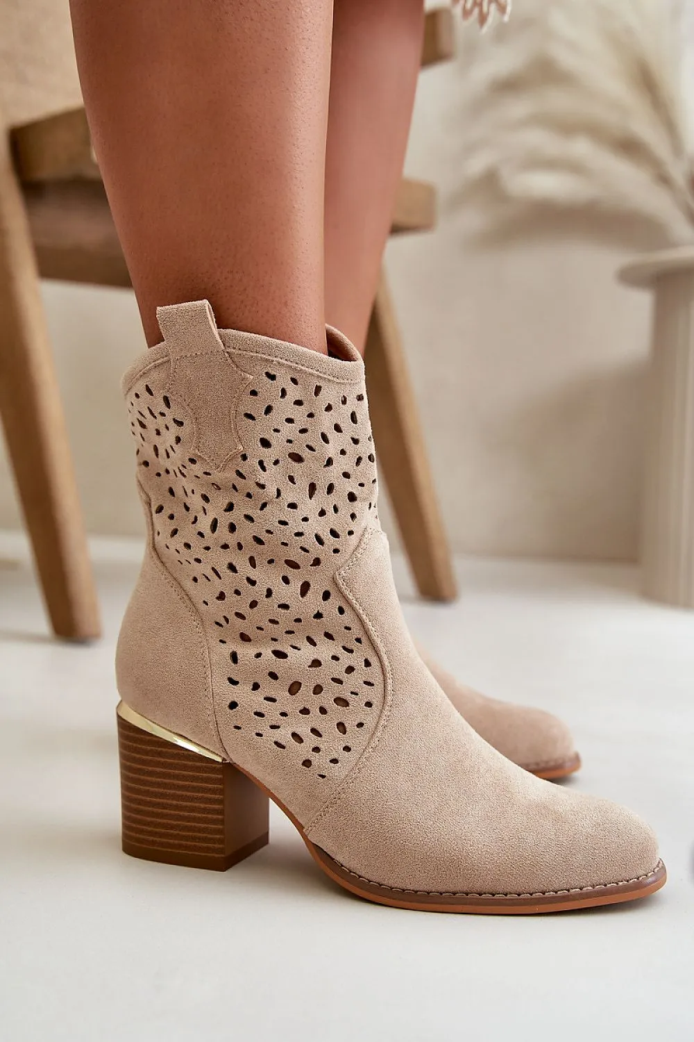 Heel boots