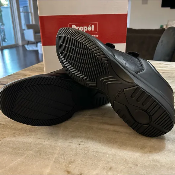 NIB Propet Lifewalker Strap Sneaker, Black, Men's 11.5 W(E)
