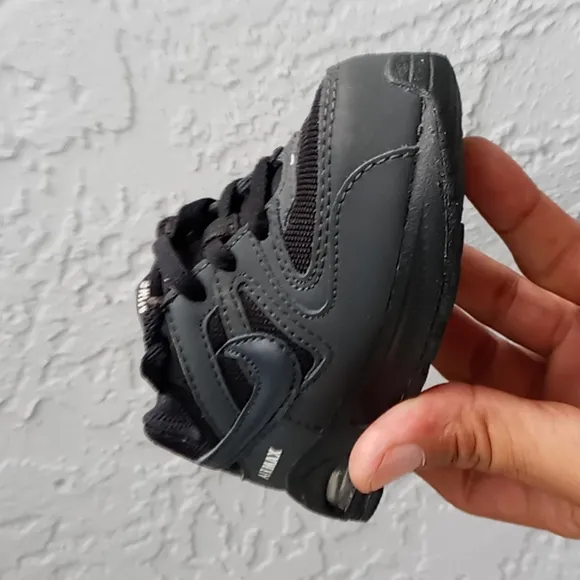 Nike Baby Air Max Command Flex Athletic Shoes