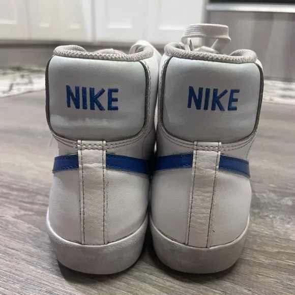 Nike Kids' Grade School Blazer Mid '77 Shoes 7Y
