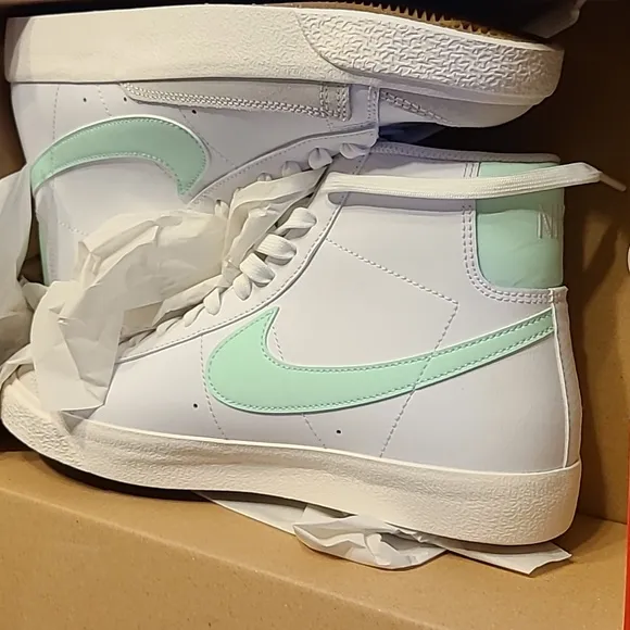 Nike Kids Sneakers - White and Mint