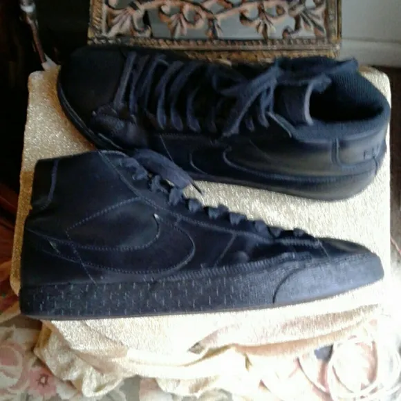 NIKE VINTAGE BLACK LEATHER MID SNEAKERS