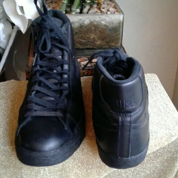 NIKE VINTAGE BLACK LEATHER MID SNEAKERS