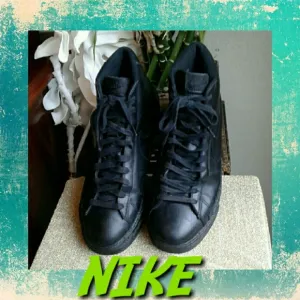 NIKE VINTAGE BLACK LEATHER MID SNEAKERS