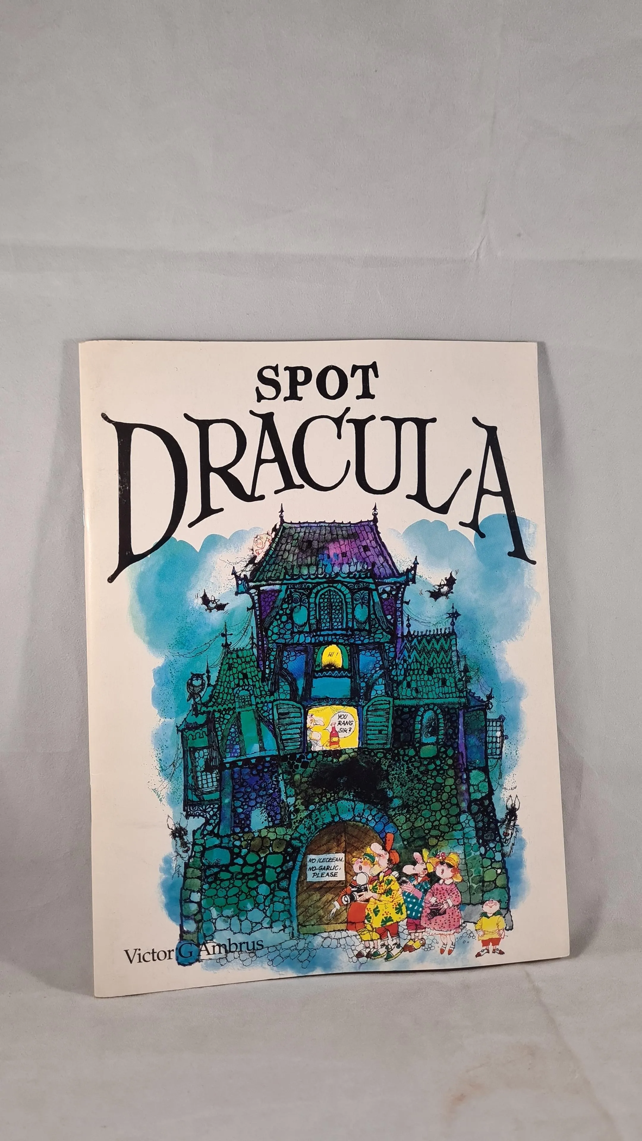 Victor G Ambrus - Spot Dracula, Oxford University, 1993, Paperbacks
